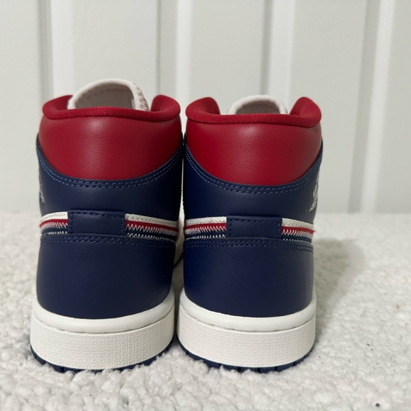 Nike Women\'s Air Jordan 1 Mid SE ‘USA’ Red Blue White DQ7648-600 Sz 7.5 RARE main image 4